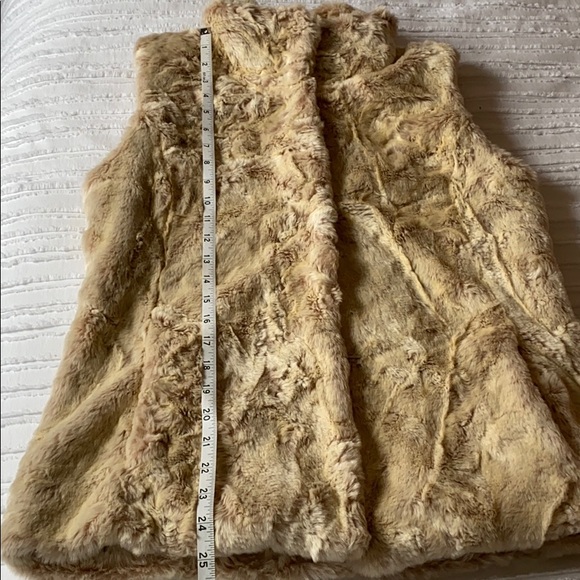 ❌SOLD Kristen Blake Faux Fur Vest - Picture 8 of 9